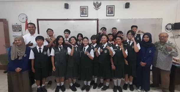 Workshop Olimpiade Matematika Bagi Guru Matematika dan Siswa SMPK Mardi Wiyata Malang (Pengabdian kepada Masyarakat Tjang Daniel Chandra, Vita Kusumasari, Shafa  Fadlilah Harditama, Rika Rif’atul Maromi)